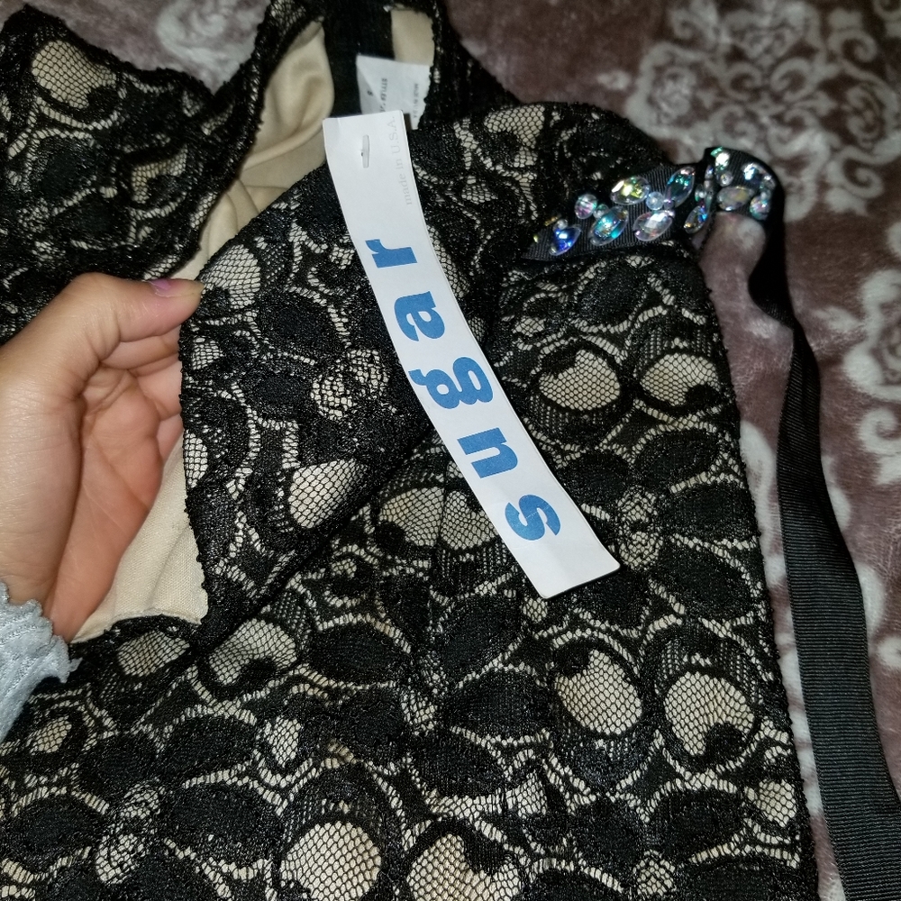 Dress - Picture 3 of 3